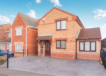 Detached house For Sale in Tipton