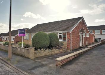 Semi-detached bungalow For Sale in Dewsbury
