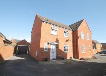 Semi-detached house To Rent in Tewkesbury