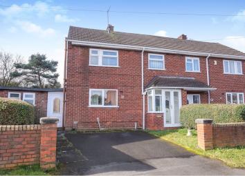 Semi-detached house For Sale in Tipton