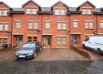 Town house For Sale in Mauchline