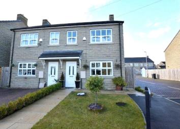 Semi-detached house To Rent in Pudsey