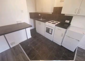 Terraced house To Rent in Brighouse