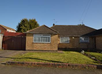 Semi-detached bungalow For Sale in Loughborough