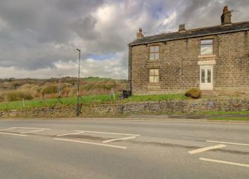 Terraced house For Sale in Glossop