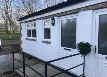 Semi-detached bungalow To Rent in York