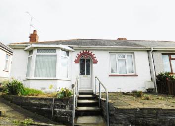 Semi-detached bungalow For Sale in Cardiff
