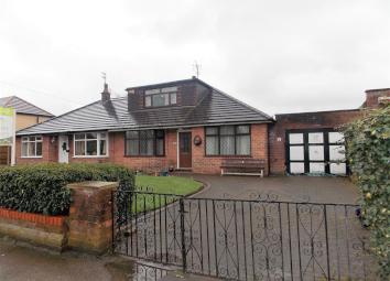 Semi-detached bungalow For Sale in Leigh