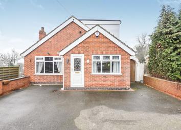 Detached bungalow For Sale in Burton-on-Trent