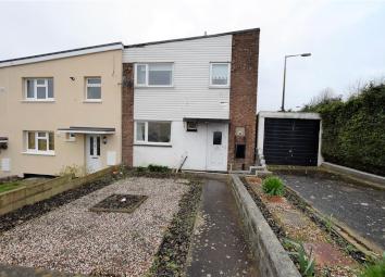 End terrace house For Sale in Barry