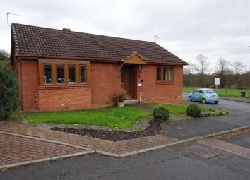 Detached bungalow To Rent in Leeds
