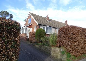 Semi-detached bungalow To Rent in Leeds