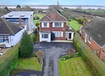 Detached house For Sale in North Ferriby