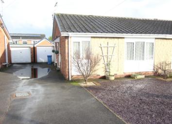 Semi-detached bungalow For Sale in Worksop