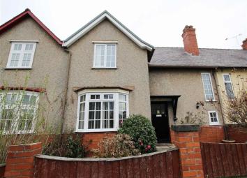 Terraced house For Sale in Flint