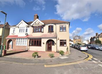 Semi-detached house For Sale in Wallington