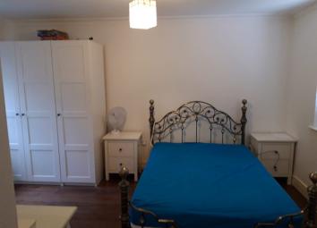 Terraced house To Rent in Morden