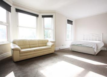 Flat To Rent in South Croydon