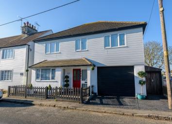 Detached house For Sale in Southend-on-Sea
