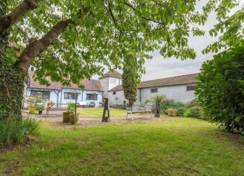 Detached house For Sale in Lingfield