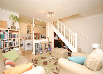 Terraced house To Rent in Hampton