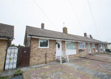 Semi-detached bungalow For Sale in Eastbourne