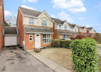 Detached house For Sale in Aylesbury