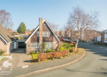 Detached house For Sale in Neston