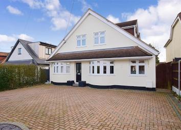 Detached bungalow For Sale in Brentwood