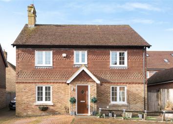 Detached house For Sale in Alton
