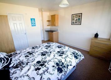 Terraced house To Rent in Bedford