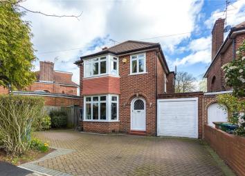 Detached house For Sale in Stanmore