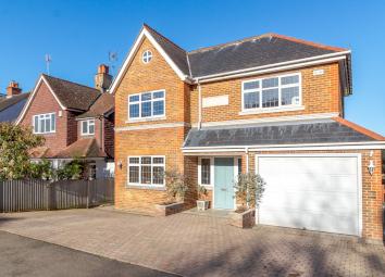 Detached house For Sale in Weybridge