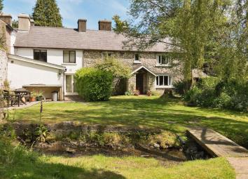 5 Bedroom Farmhouse for sale