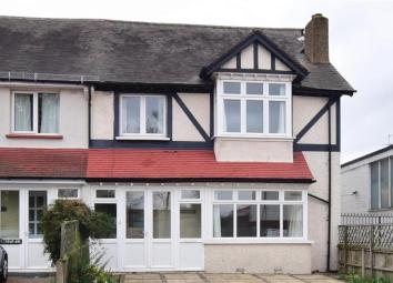 Semi-detached house For Sale in Wallington
