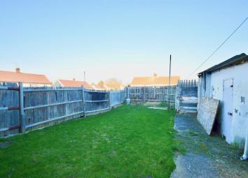 Semi-detached house To Rent in Gravesend