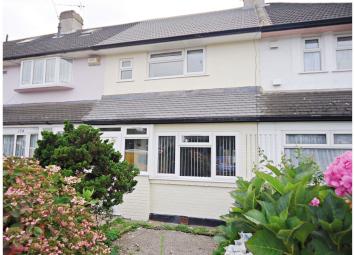 Terraced house For Sale in Feltham