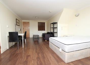 Studio To Rent in Pinner
