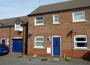 End terrace house To Rent in Aylesbury