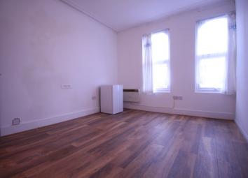 Studio To Rent in Thornton Heath