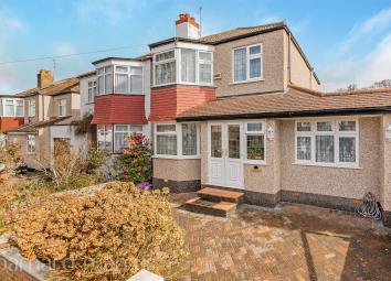 Semi-detached house For Sale in Wallington