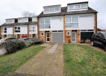 Semi-detached house To Rent in Staines