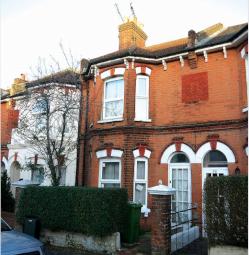 Terraced house For Sale in Aldershot