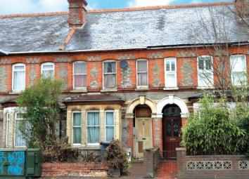 Terraced house For Sale in Reading
