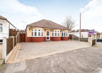 Detached bungalow For Sale in Hornchurch