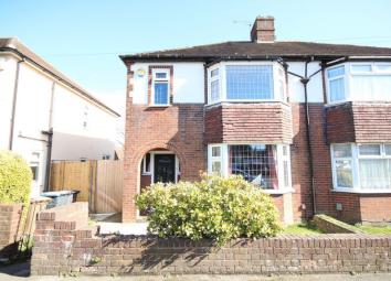 Semi-detached house For Sale in Luton