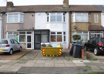 Terraced house For Sale in Enfield