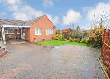 Detached bungalow For Sale in Tamworth