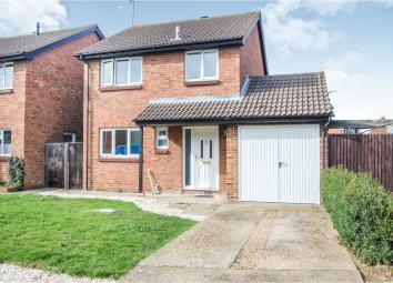 Detached house For Sale in Newport Pagnell