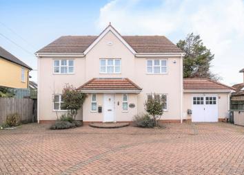 Detached house For Sale in New Malden